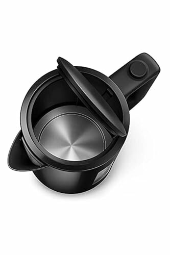 Bouilloire électrique noire avec couvercle ouvert.