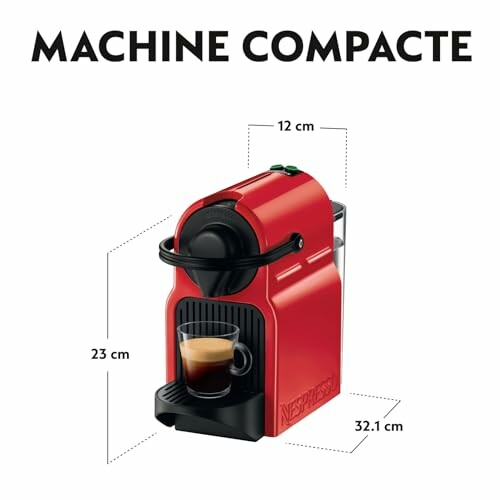 Machine à café compacte rouge avec une tasse d'espresso.