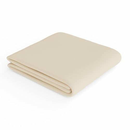 Couverture beige pliée