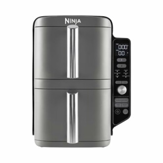 Friteuse à air Ninja à double zone avec panneau de commande numérique.